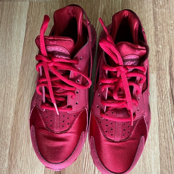 Nike Women’s Air Huaraches Red with Box - Picture 2 of 4